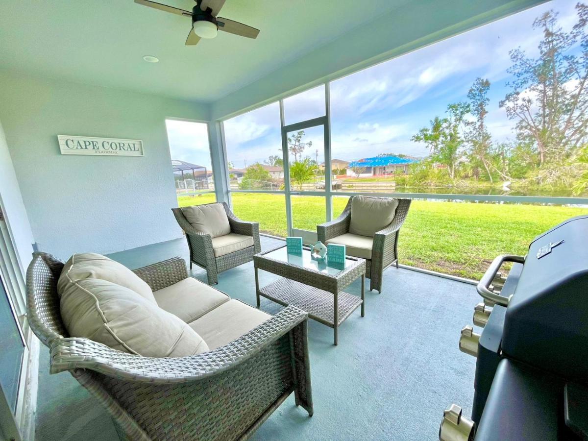 New House With Canal View In Cape Coral Extérieur photo