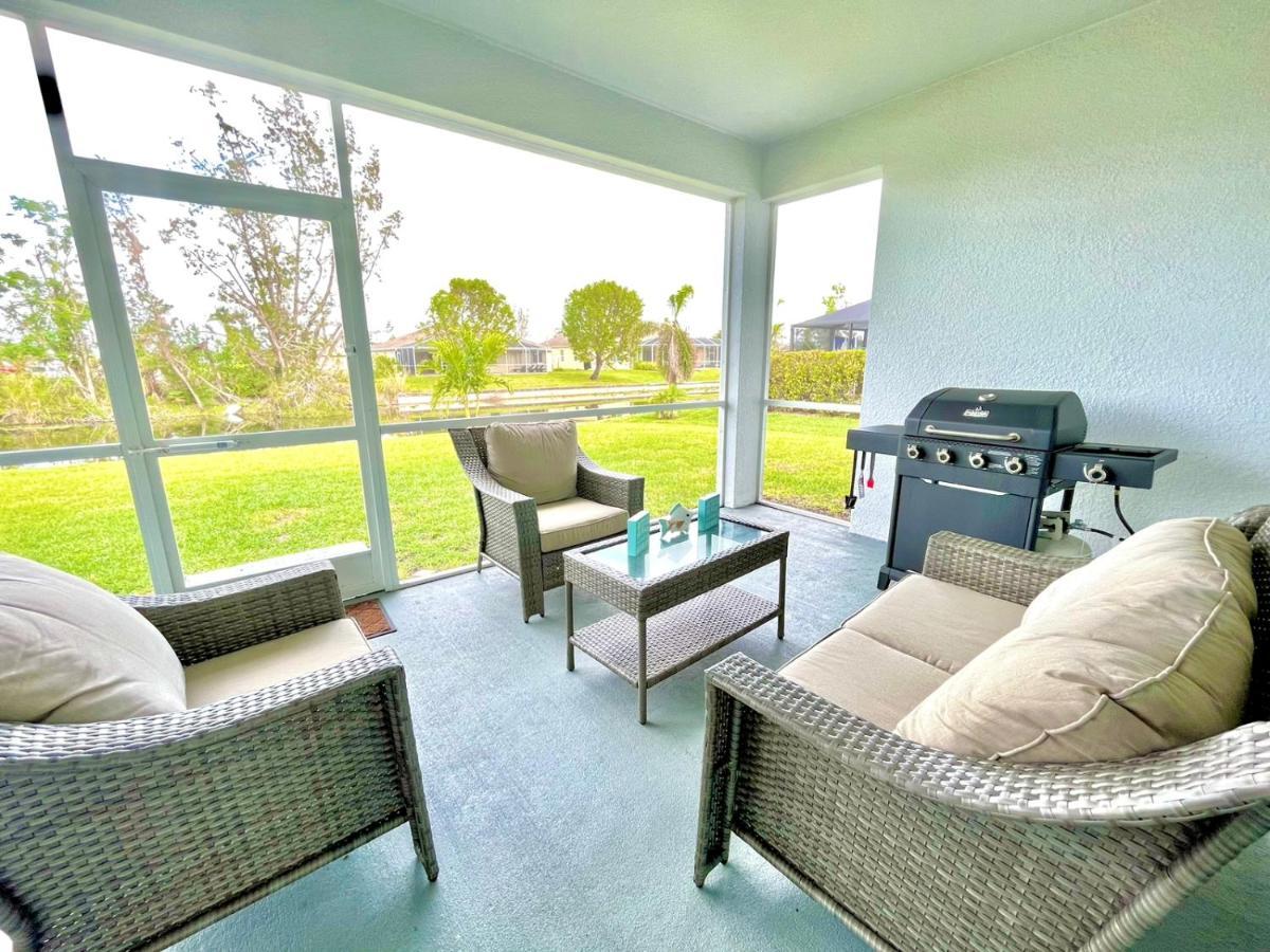 New House With Canal View In Cape Coral Extérieur photo