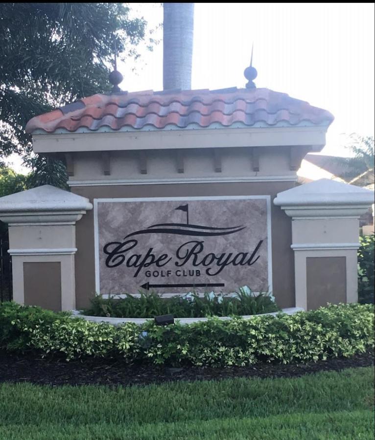 New House With Canal View In Cape Coral Extérieur photo